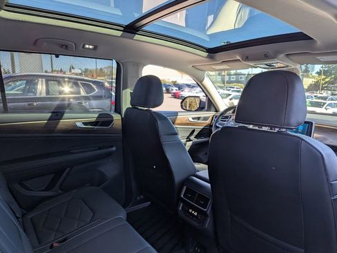 Used 2025 Volkswagen Atlas SE w/ Panoramic Sunroof Package image 36
