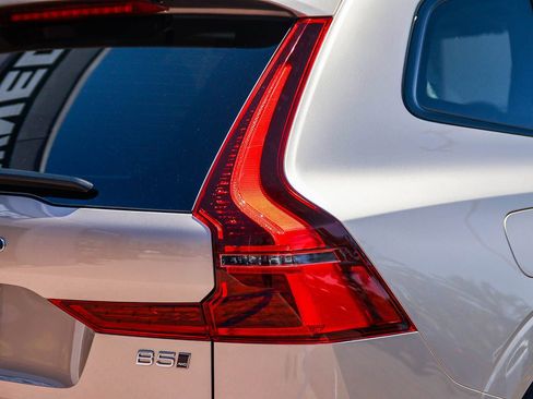 Certified 2026 Volvo XC60 B5 Plus w/ Climate Package AWD/4WD image 9