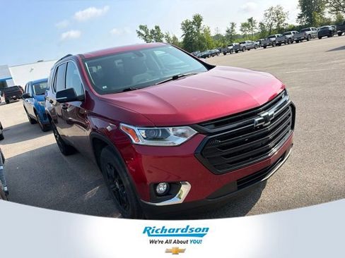 Used 2019 Chevrolet Traverse LT FWD image 1