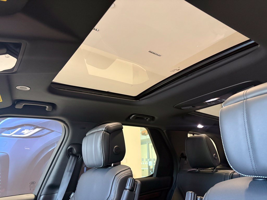 New 2026 Land Rover Discovery Dynamic SE AWD/4WD image 12