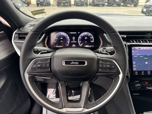 Certified 2024 Jeep Grand Cherokee Limited image 10