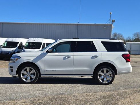 Used 2024 Ford Expedition Platinum image 11