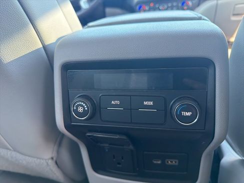 Used 2023 GMC Acadia SLT image 35