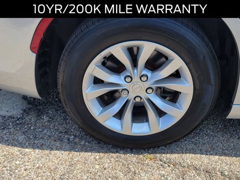 Used 2021 Chrysler 300 Touring RWD image 5