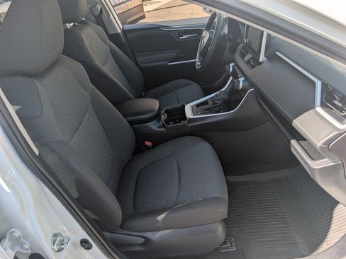 Used 2025 Toyota RAV4 XLE FWD image 8