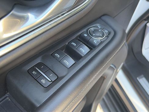 Used 2022 Chevrolet Suburban Premier AWD/4WD image 11