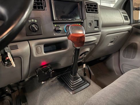 Used 2002 Ford F250 XLT AWD/4WD image 2