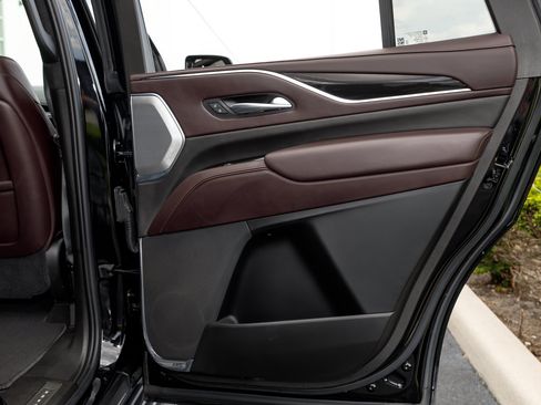 Used 2021 Cadillac Escalade Premium Luxury Platinum RWD image 43