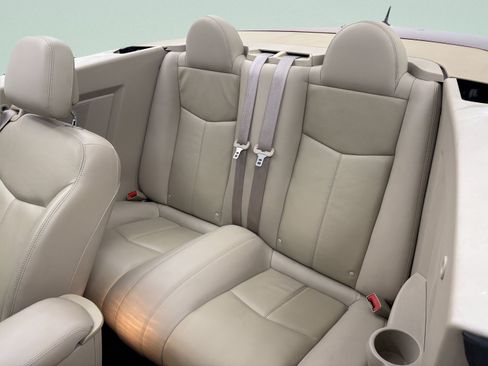 Used 2011 Chrysler 200 Limited FWD image 17