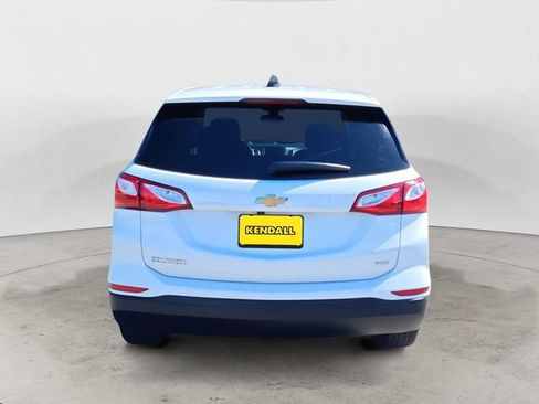 Used 2021 Chevrolet Equinox LS w/ LS Convenience Package AWD/4WD image 4