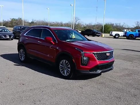 Used 2024 Cadillac XT4 Premium Luxury AWD/4WD image 2