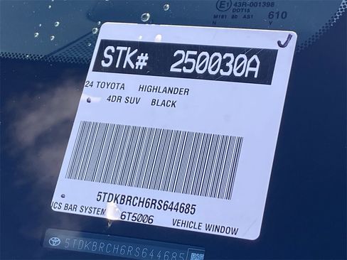 Certified 2024 Toyota Highlander XLE image 36