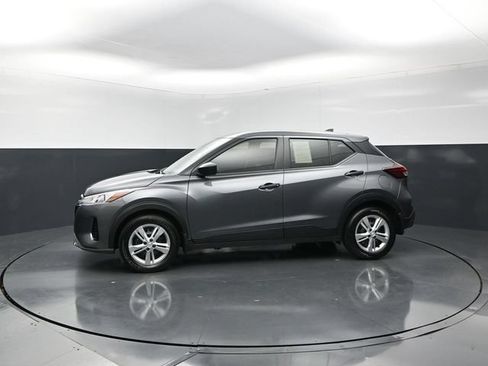 Used 2025 Nissan Kicks Play S FWD image 3