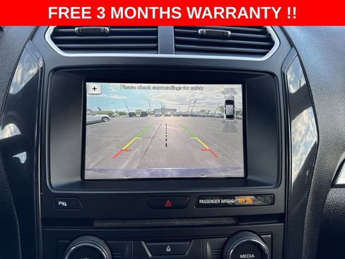 Used 2017 Ford Explorer XLT w/ Equipment Group 202A AWD/4WD image 18