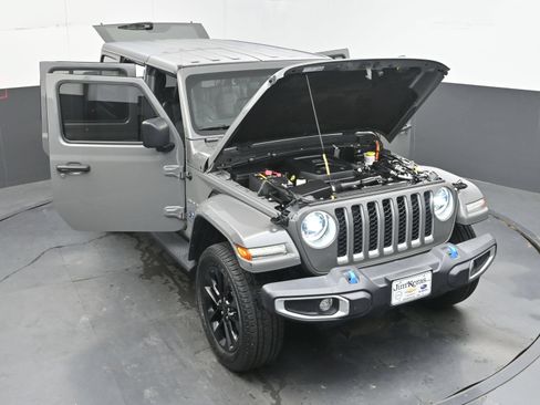 Used 2023 Jeep Wrangler Unlimited Sahara AWD/4WD image 40