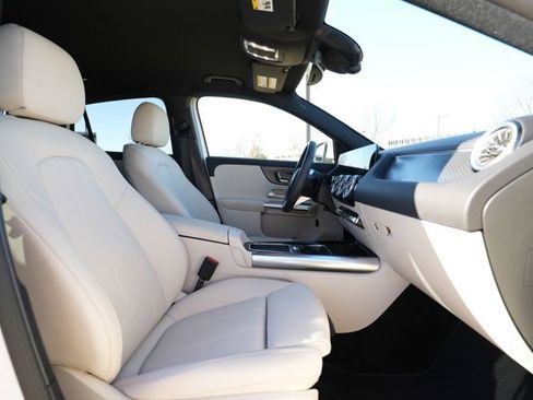 Certified 2025 Mercedes-Benz GLA 250 4MATIC w/ Driver Assistance Package image 39