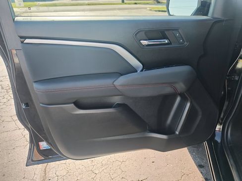 Used 2023 Chevrolet Colorado Z71 w/ Z71 Convenience Package 2 AWD/4WD image 12