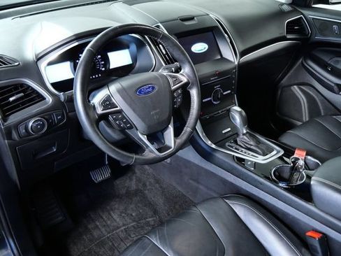 Used 2016 Ford Edge Titanium w/ Technology Package AWD/4WD image 3