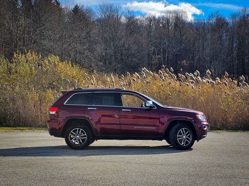 Used 2017 Jeep Grand Cherokee Limited image 3
