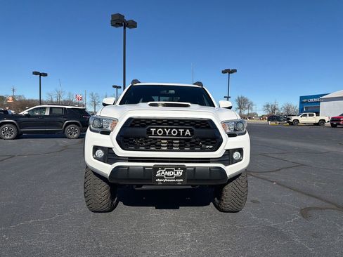 Used 2016 Toyota Tacoma SR5 image 3