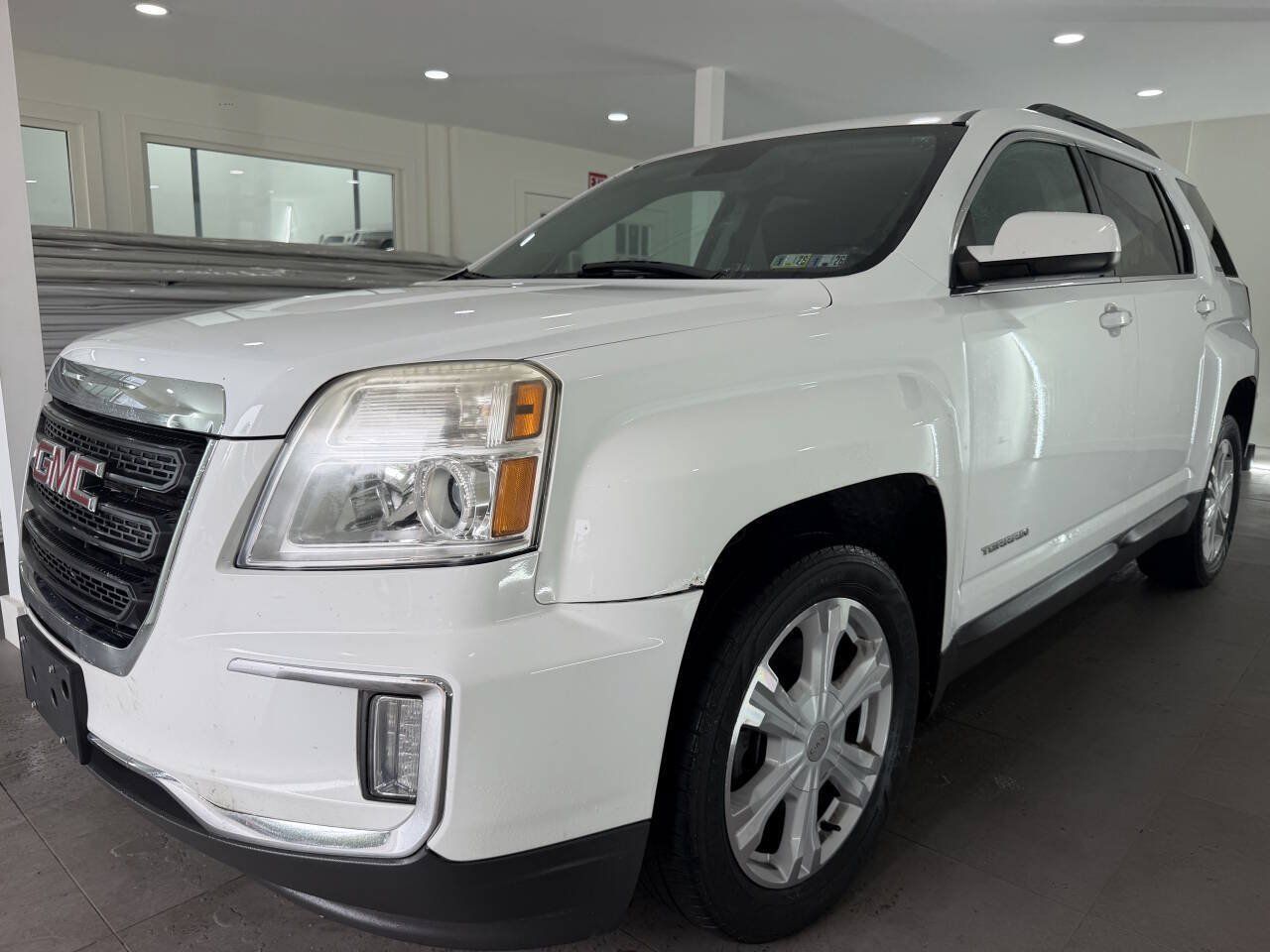 Used 2017 GMC Terrain SLE w/ Convenience Package AWD/4WD image 1