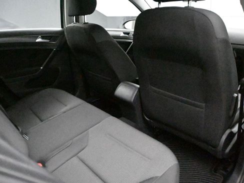 Used 2018 Volkswagen Golf S image 21