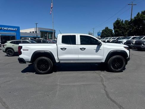 Used 2024 Chevrolet Colorado Trail Boss w/ Advanced Trailering Package AWD/4WD image 8