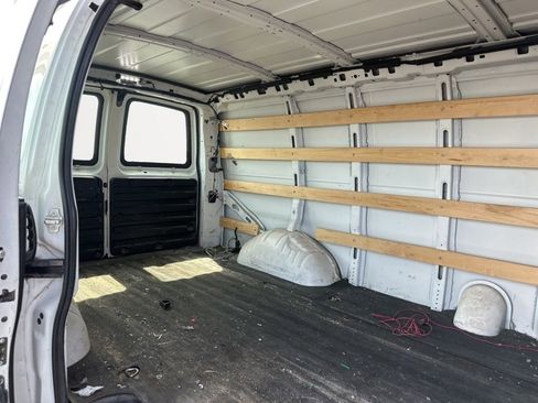 Used 2018 Chevrolet Express 2500 w/ Driver Convenience Package RWD image 22