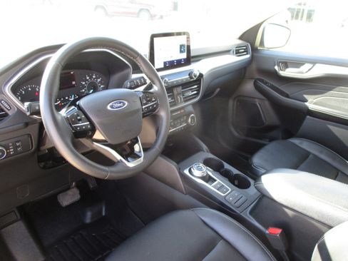 Used 2022 Ford Escape SEL image 16