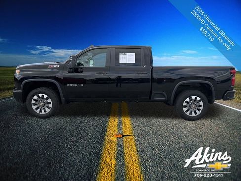 Used 2025 Chevrolet Silverado 2500 Custom w/ Custom Value Package image 12