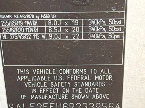 Used 2024 Land Rover Defender 130 X-Dynamic SE AWD/4WD image 10