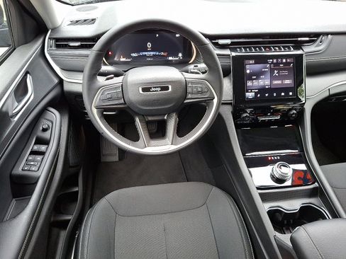 Certified 2023 Jeep Grand Cherokee Laredo w/ Luxury Tech Group I image 12