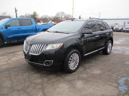 Used 2012 Lincoln MKX FWD image 3