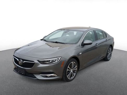 Used 2018 Buick Regal Essence w/ Driver Confidence Package #1 FWD image 4