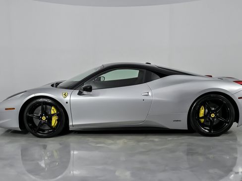 Used 2010 Ferrari 458 Italia image 8