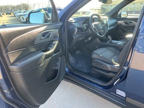 Used 2023 Chevrolet Traverse LT image 9