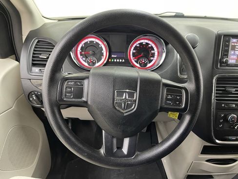 Used 2019 Dodge Grand Caravan SE w/ UConnect Hands-Free Group image 22