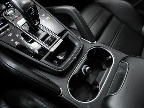 Certified 2022 Porsche Cayenne Turbo AWD/4WD image 29