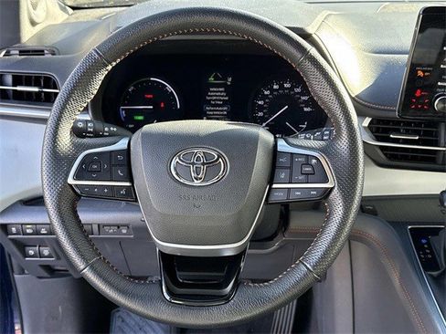 Used 2022 Toyota Sienna XSE image 19