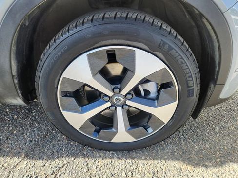 Certified 2025 Volvo XC40 B5 Plus image 18