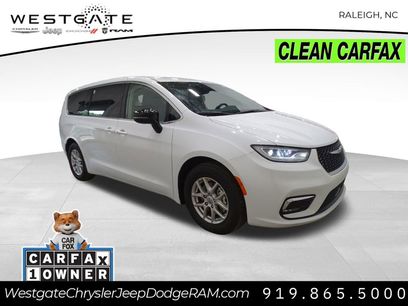 Used 2024 Chrysler Pacifica Touring-L