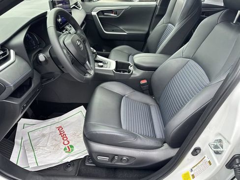 Used 2025 Toyota RAV4 XSE AWD/4WD image 9