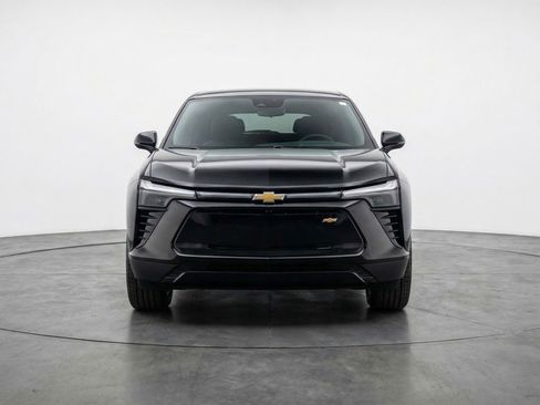 Used 2025 Chevrolet Blazer LT image 2