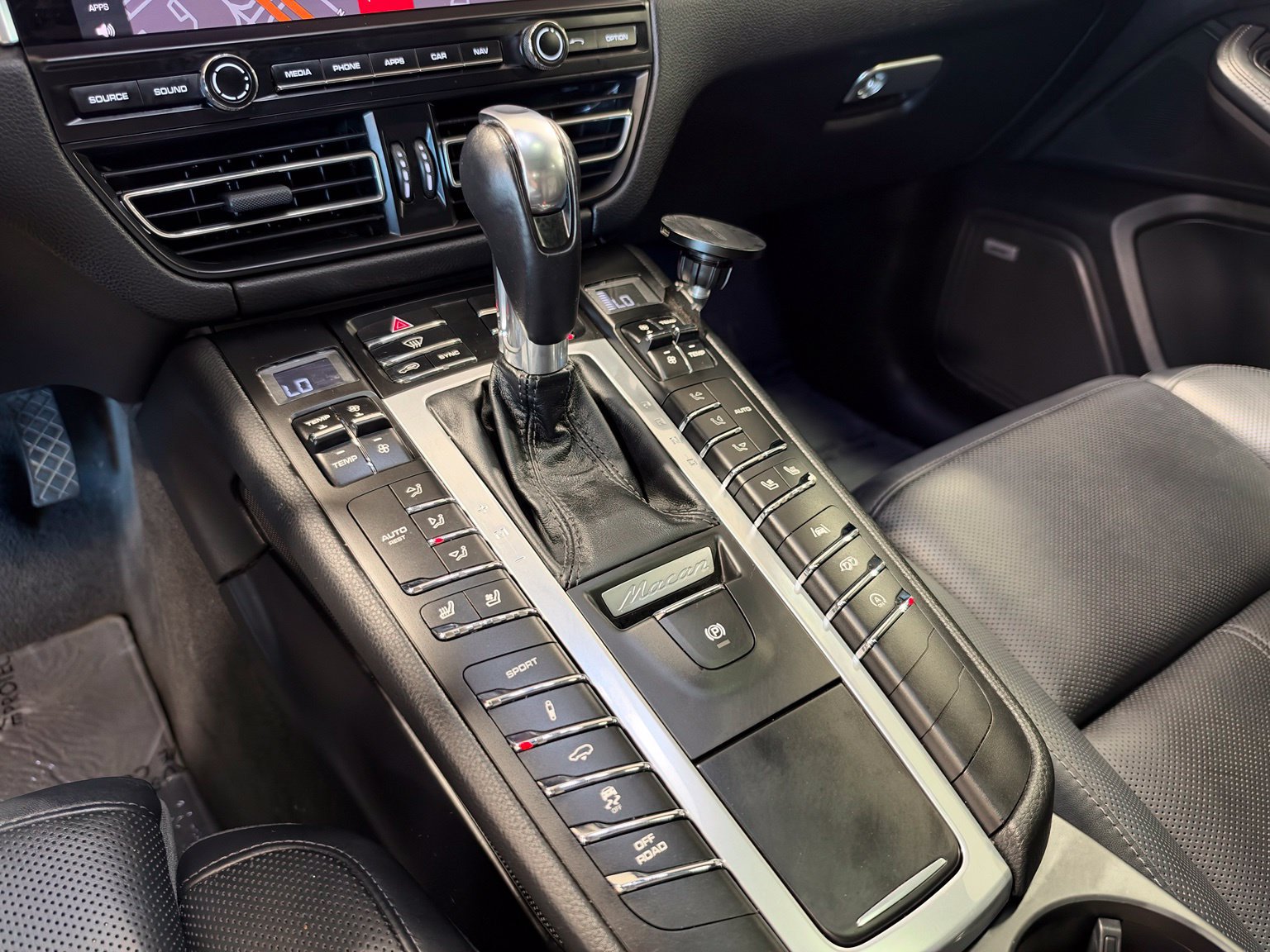 Used 2020 Porsche Macan GTS AWD/4WD image 26