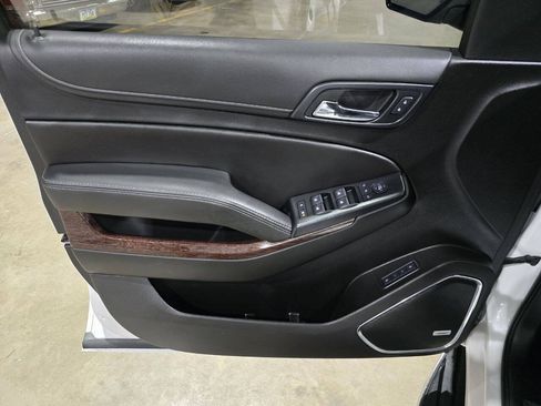 Used 2019 GMC Yukon XL SLT w/ Open Road Package AWD/4WD image 24