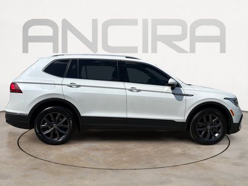 Used 2023 Volkswagen Tiguan SE w/ Panoramic Sunroof Package FWD image 11