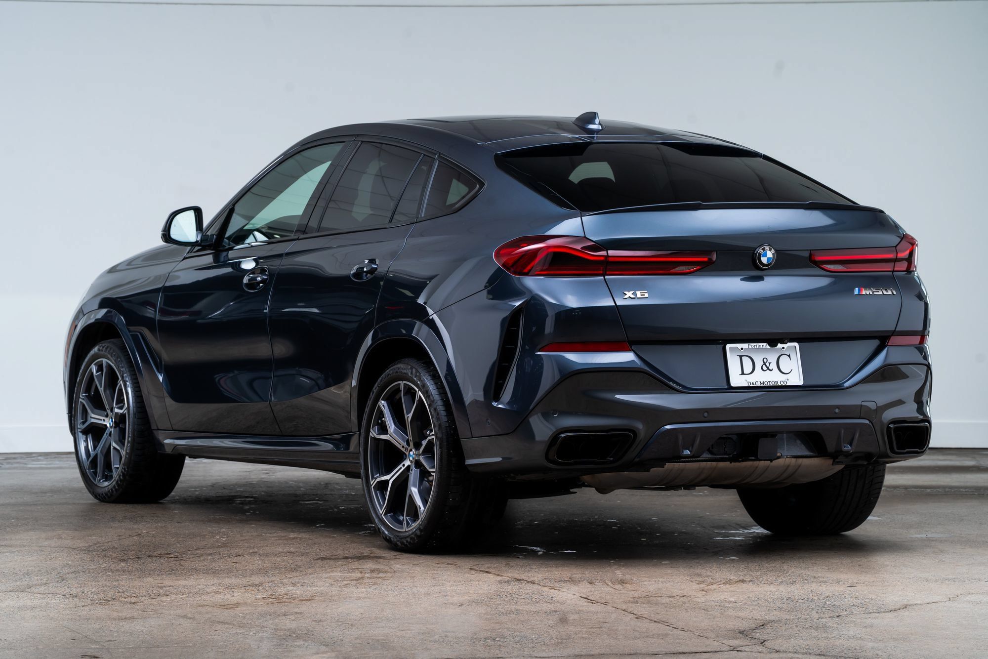 Used 2022 BMW X6 M50i AWD/4WD image 5