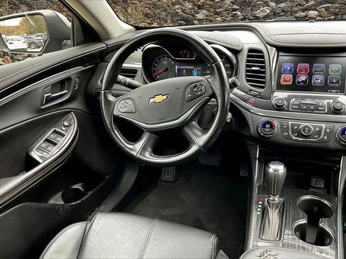 Used 2017 Chevrolet Impala LT w/ Convenience Package image 5