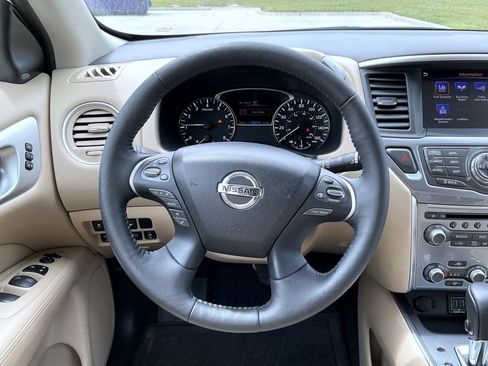 Used 2018 Nissan Pathfinder SL AWD/4WD image 11