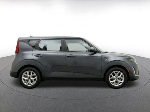Used 2025 Kia Soul LX w/ LX Technology Package FWD image 14